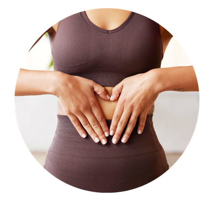 Mulher com dor abdominal associada à endometriose.